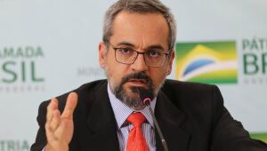 Juiz que não suspendeu nomeação de Weintraub ao Banco Mundial é tio do advogado de Queiroz