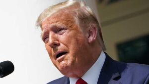 Senador republicano acusa Trump de 'corrupção histórica' após indulto a ex-assessor