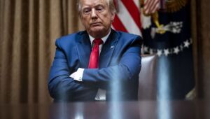 Trump tenta recuperar sua imagem deteriorada pela pandemia