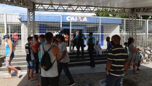 Banco não pode bloquear grana do auxílio de R$ 600