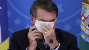 Bolsonaro veta obrigação do uso de máscara em igrejas e comércios