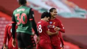 Liverpool supera Aston Villa e garante primeira vitória como campeão inglês