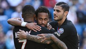 Com dois de Neymar, PSG faz nove em amistoso