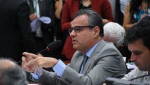 Deputado pede retirada do veto ao projeto que garante tablets e internet para alunos e professores