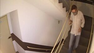 Vídeo mostra fuga de conselheiro por escadarias até flagrante