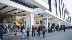 Retomada surpreende shoppings, que veem mais concorrência com comércio eletrônico