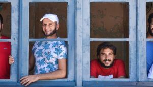 Teatro da pandemia escancara um novo absurdo, com peças montadas em casa