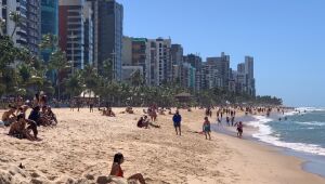 Banho de mar e parte do comércio na Praia de Boa Viagem permitidos a partir desta quinta de feriado