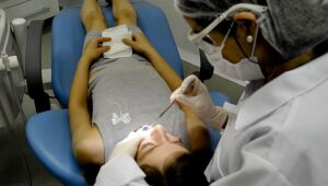 Tratamento dentário em crianças diminui até 89% na pandemia