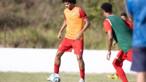 Luanderson lamenta ausência de torcida em futuro retorno aos campeonatos