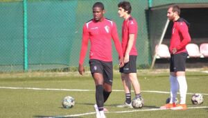 Vítima de racismo, jogador brasileiro deixa de ir ao mercado na Geórgia