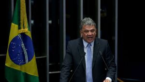 Senador Sérgio Petecão está com a Covid-19