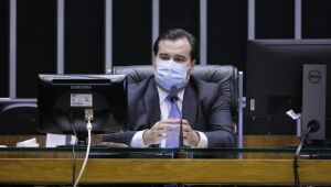 Maia cobra retomada dos trabalhos no Congresso para discutir situação do Amazonas e das vacinas