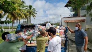 Familias em situação de vulnerabilidade recebem 5 toneladas de alimentos em Porto de Galinhas