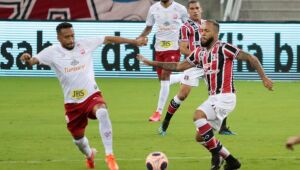 Paulinho diz que estilo de Martelotte deve facilitar "seu jogo"