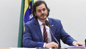 Túlio Gadêlha quer suspender exploração de petróleo em Noronha
