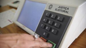 Paulo Câmara exonera cinco servidores para disputar as eleições de 2020