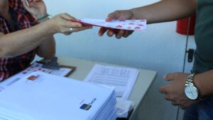 Instituto Peró doa benefício a famílias para compra de alimentos e material de limpeza