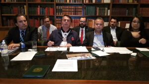 Netos de Luiz Gonzaga repudiam o uso da canção do avô em live de Bolsonaro