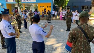 Banda de militares da Marinha realiza apresentação no Hospital Otávio de Freitas