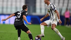CR7 marca dois gols, mas Lyon elimina Juventus