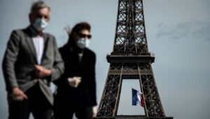 Paris adota uso obrigatório de máscara; EUA supera cinco milhões de casos