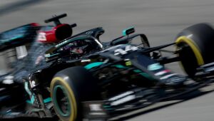 Com emoção e recorde da pista, Hamilton conquista a pole do GP da Rússia