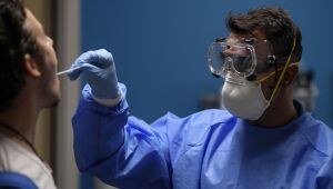 Brasil notifica 33.281 casos e 869 óbitos por Covid-19 nas últimas 24h