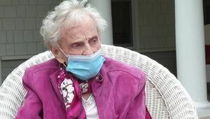 Idosa americana de 102 anos que sobreviveu à gripe de 1918 e ao câncer vence a Covid-19