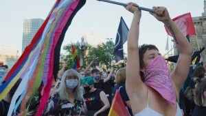 Polônia prende ativistas LGBT, e deputados pedem ação da União Europeia