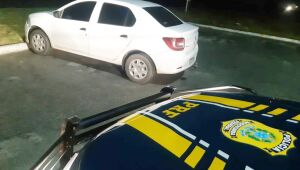 Homem é preso na BR-232 com carro roubado após tentar fugir da PRF por 10 quilômetros