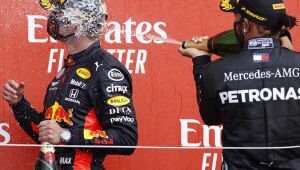 Verstappen supera Hamilton e vence GP dos 70 anos da Fórmula 1