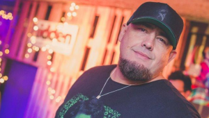 Digão, vocalista do Raimundos, se recupera da Covid e comemora