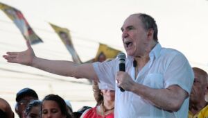 Ex-presidente do Equador é preso em investigação de corrupção