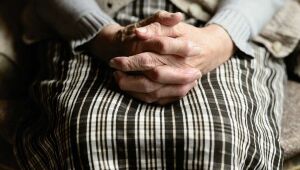 Covid-19: entidade orienta sobre vacinação em pacientes reumáticos