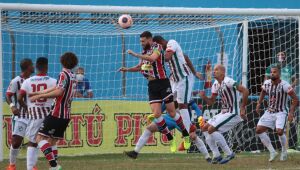Salgueiro e Santa Cruz empatam no primeiro jogo da final do Pernambucano