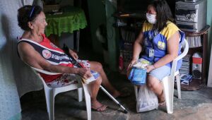 Agentes de saúde do Recife realizam visitas aos moradores do grupo de risco da Covid-19