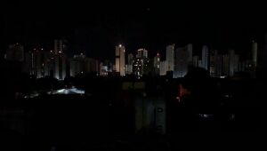 Bairros do Recife ficam 'às escuras' na noite desta quinta (13)