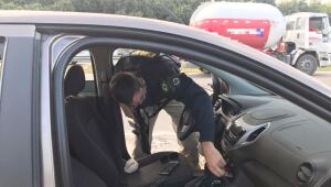 Dois homens são presos no Curado com carro de locadora e cheques roubados