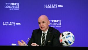 Presidente da FIFA visita México para revisar avanços nos preparativos para Copa de 2026