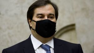 Aliados dizem que Maia ameaça dar aval a impeachment de Bolsonaro