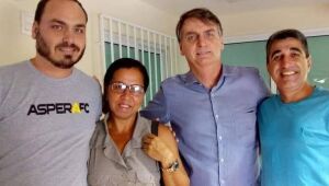 Ex-funcionária fantasma de Bolsonaro, Wal do Açaí registra candidatura com sobrenome do presidente