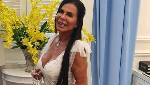 Gretchen se casa e em cerimônia no rio Guamá, em Belém do Pará