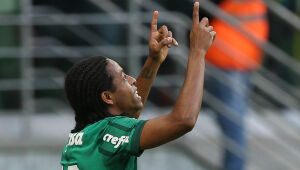 Keno marca três gols, Atlético-MG vence o Grêmio e se isola na liderança