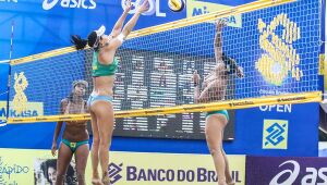 Em final 'olímpica', Ana Patrícia/Rebecca vence primeiro torneio após retorno do vôlei de praia