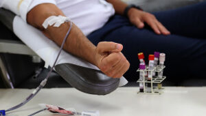 Primeira pessoa curada do HIV está morrendo de leucemia, diz o parceiro