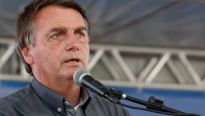 Com promessa de ficar fora de eleição, Bolsonaro faz dobradinha com Russomanno em rede social