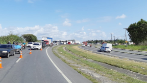 Ciclista tenta fugir de assalto e morre atropelado por caminhão na BR-101, em Jaboatão