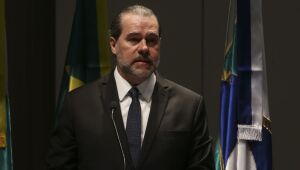 Ex-secretário que teria feito pagamentos a Toffoli contradiz Cabral e diz que ele tenta 'se safar'