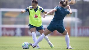Camilinha vê seleção feminina entre melhores do mundo e elogia Pia